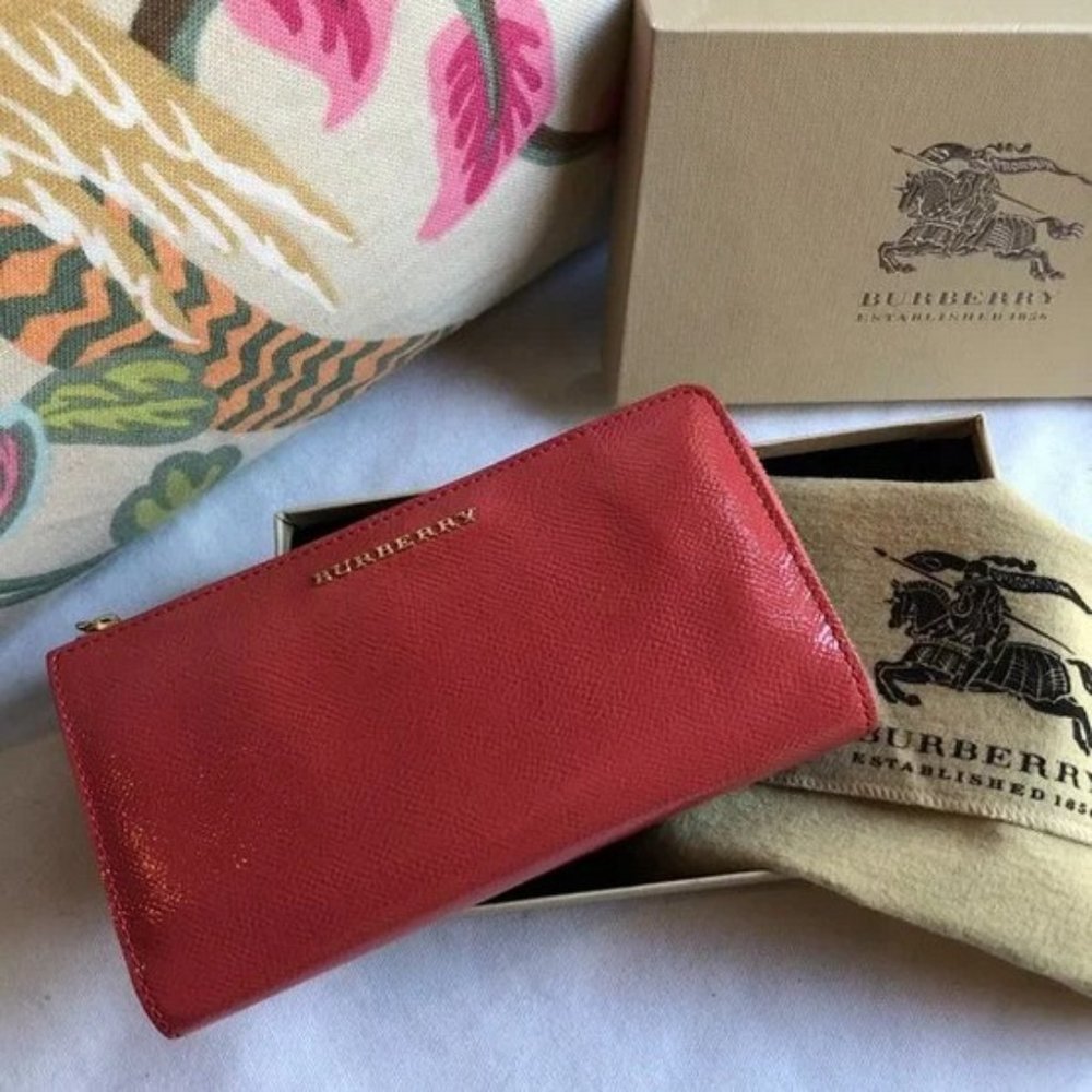 🌷 Burberry Coral Pink Patent Leather Long Continental Wallet